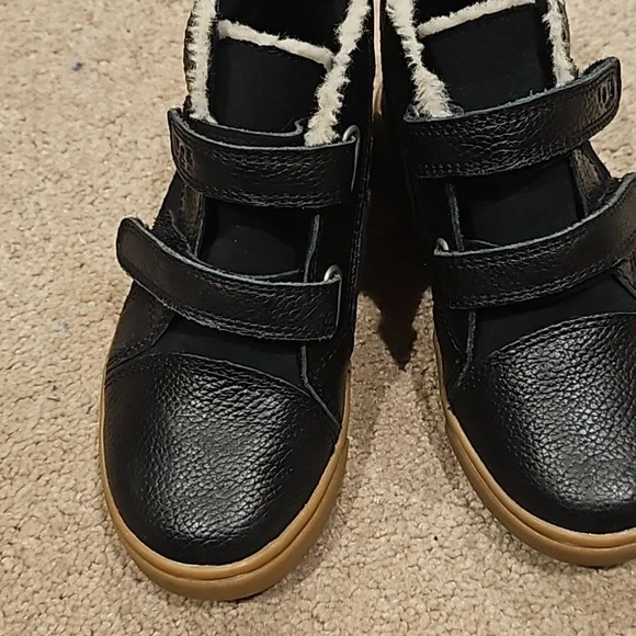 Boys uggs - Picture 2 of 4